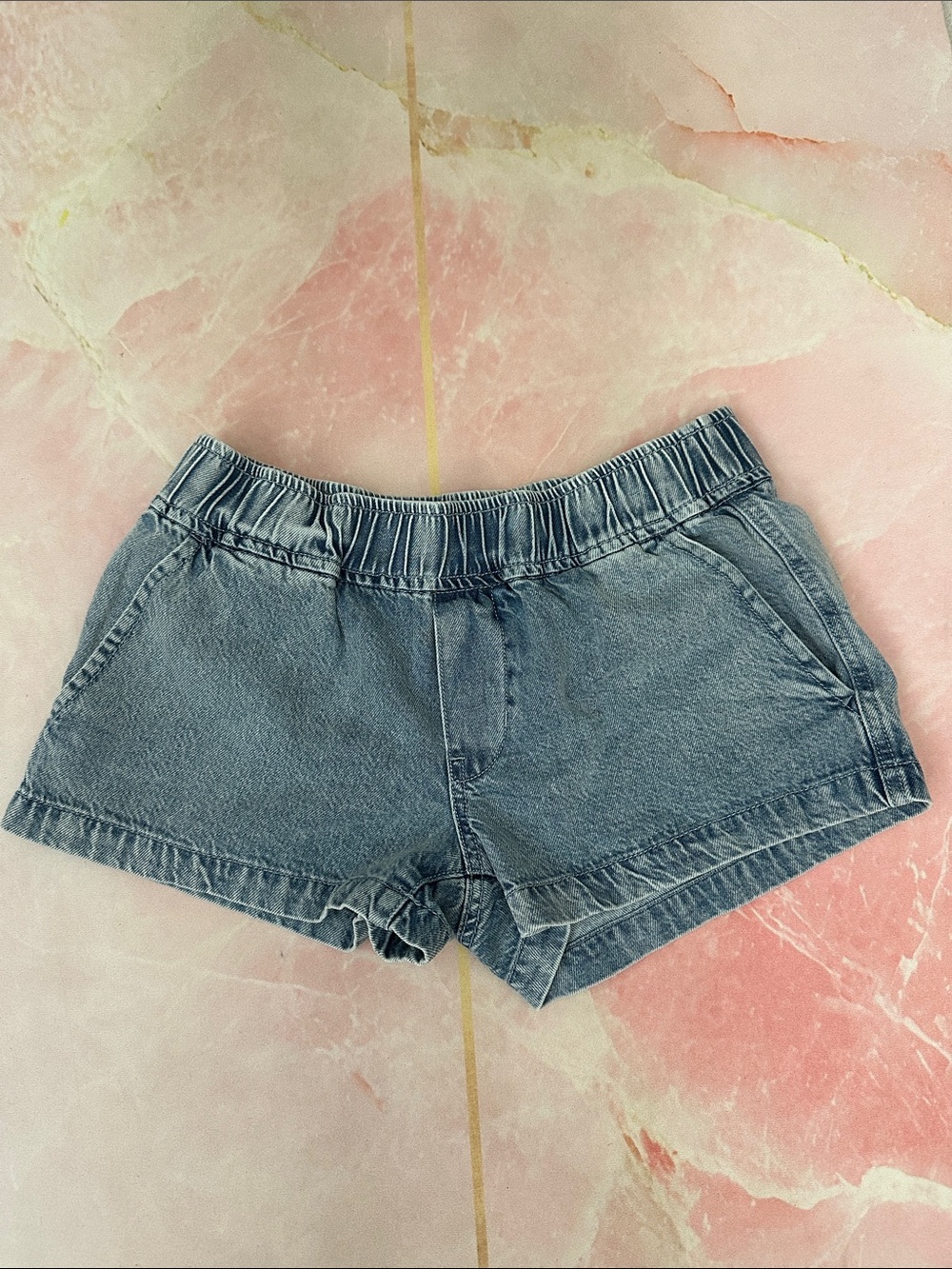 Elastic-Waist Light Blue Denim Shorts for Women